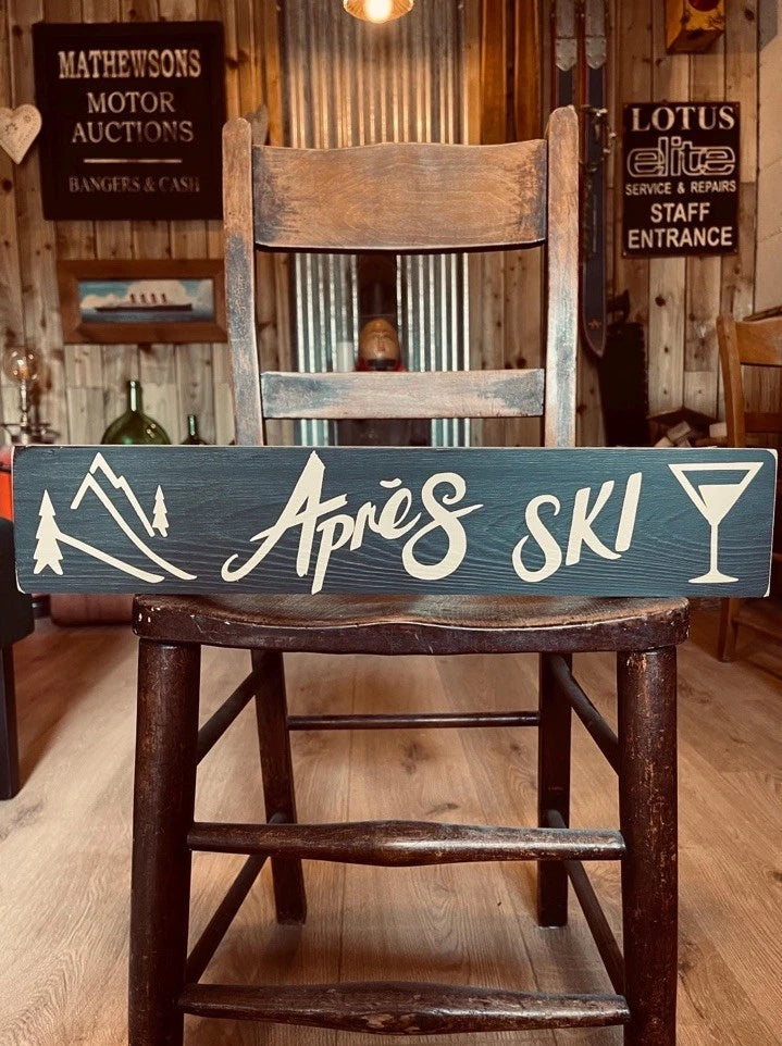 Après Ski sign wooden vintage style.